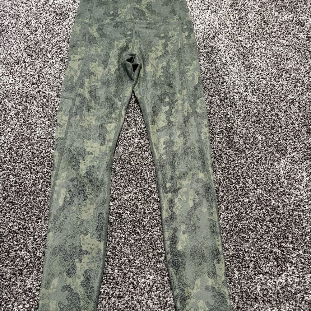 Zyia Camouflage Leggings woman’s size 2